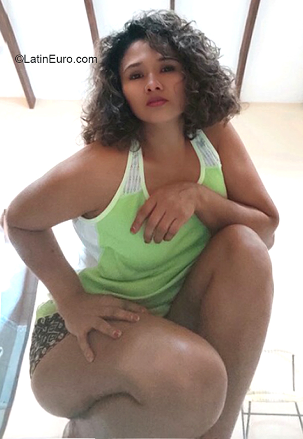 Date this young Bolivia girl Gloria from Santa Cruz BO112