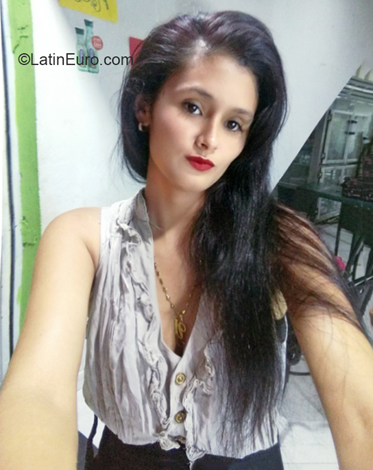 Date this tall Colombia girl Laura from Bogota CO29645