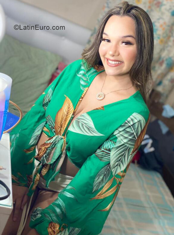 Date this passionate Brazil girl Thayssa from Manaus BR11344
