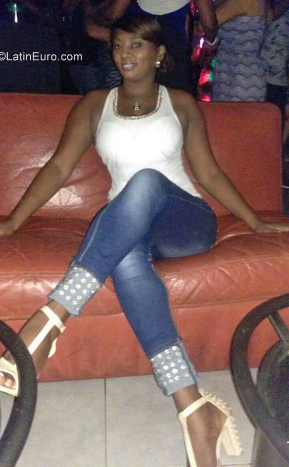 Date this young France girl Shanik from Paris FR327