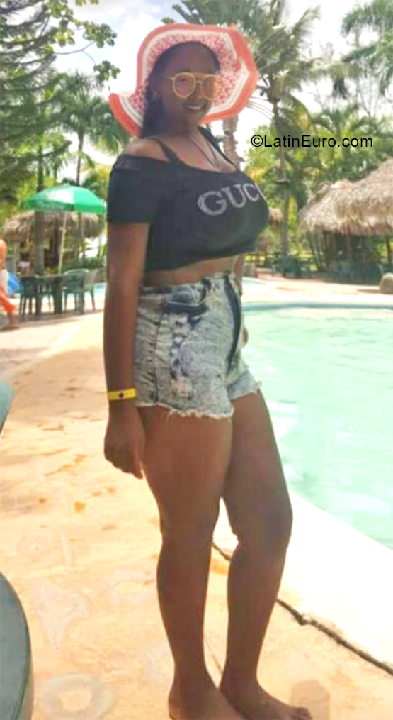 Date this stunning Dominican Republic girl Elisa from Santo Domingo DO40010