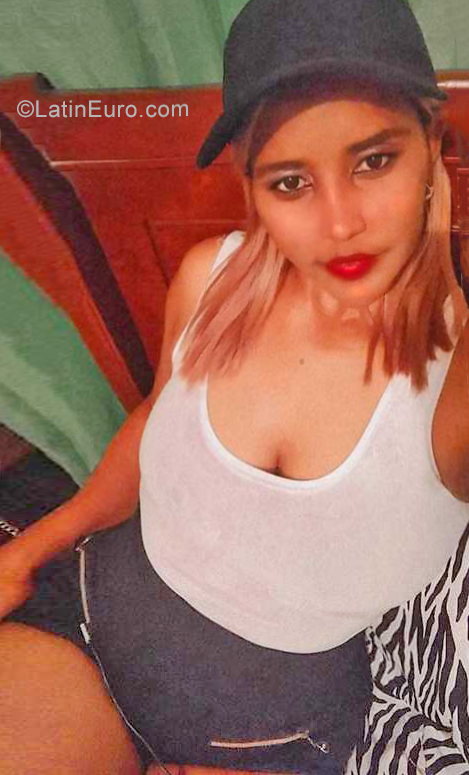 Date this nice looking Dominican Republic girl Glenys from Santo Domingo DO56995