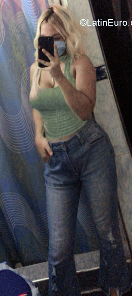Date this nice looking Venezuela girl Ana from Valencia VE3822