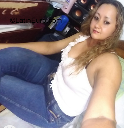 Date this voluptuous Colombia girl Carolina from Ibague CO29773