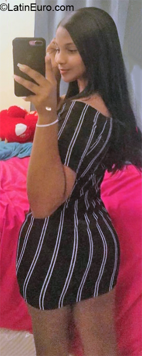 Date this sultry United States girl Karolina from New Jersey US21192