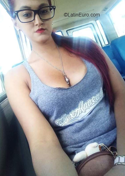 Date this happy Honduras girl Mariana from Tegucigalpa HN2910