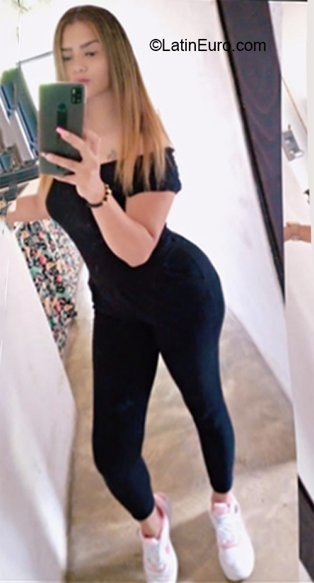 Date this good-looking Colombia girl Kley from Bogota CO29822