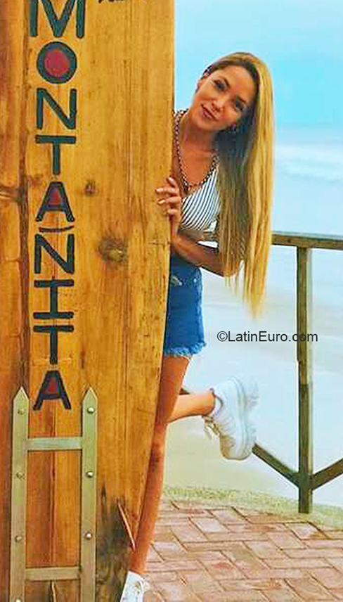 Date this athletic Argentina girl Marinne from Buenos Aires AR716