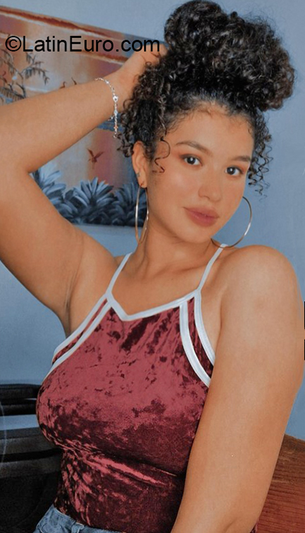 Date this funny Venezuela girl Dangy from Valencia VE3876