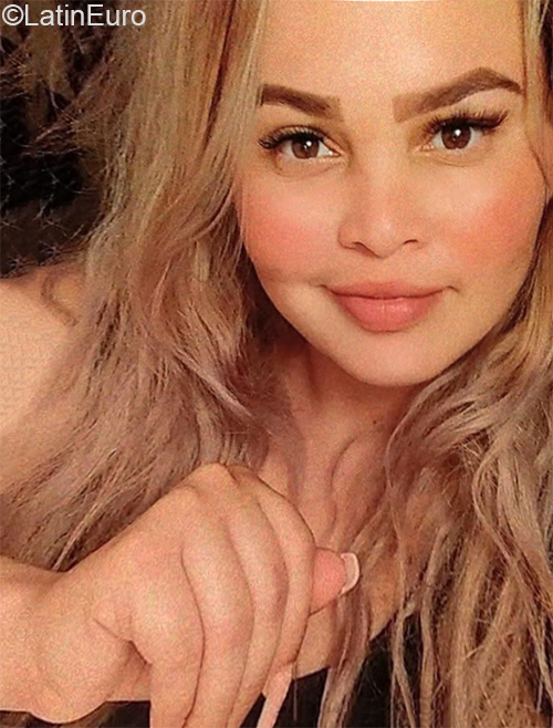 Date this gorgeous Colombia girl Edgliseth from Soledad VE4131