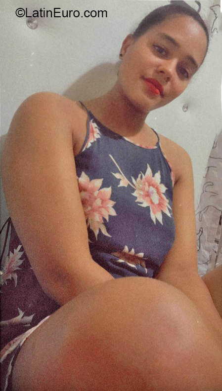 Date this good-looking Dominican Republic girl Renatah from Santo Domingo DO39668