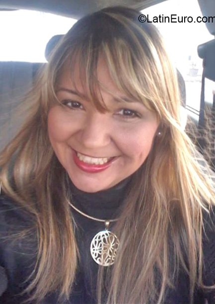 Date this hard body Venezuela girl Yngrid from Cagua VE3880