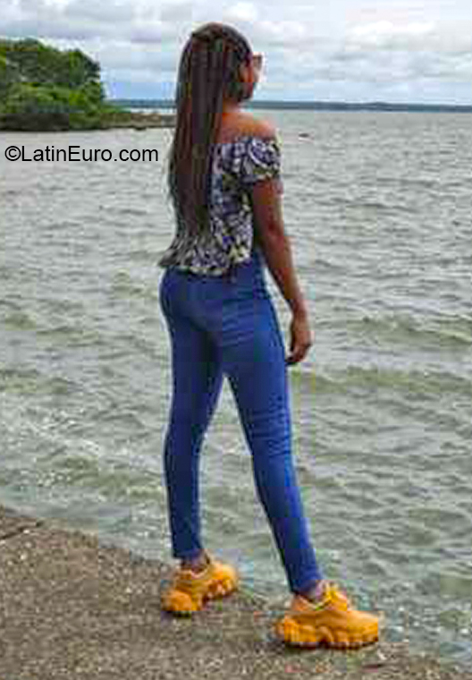 Date this tall Colombia girl Mar from Cali CO30841