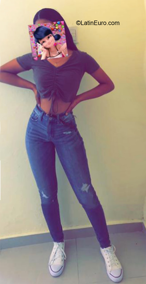 Date this young Dominican Republic girl CAROL from Barahona DO39697