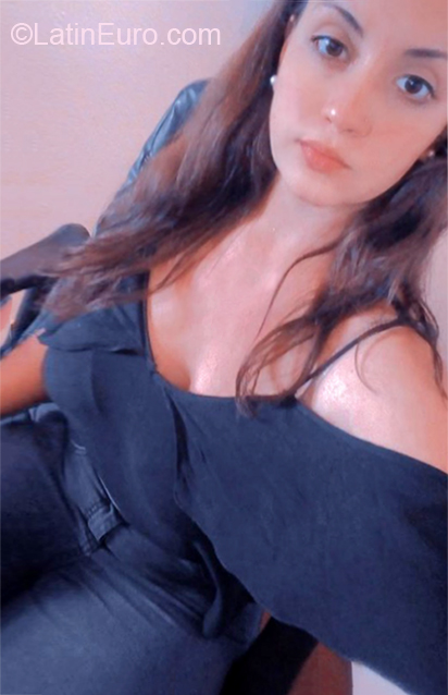 Date this good-looking Argentina girl Agustina from Buenos Aires AR737