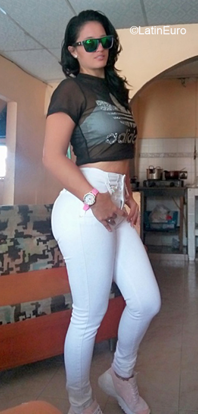 Date this voluptuous Colombia girl Claudia from Cali CO30056