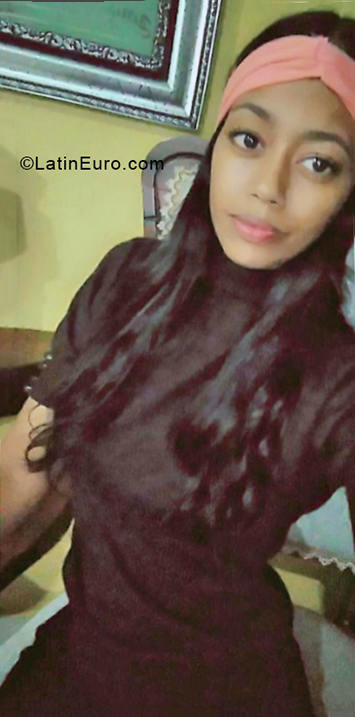 Date this hard body Dominican Republic girl Alexa Ventura from Santiago DO39772