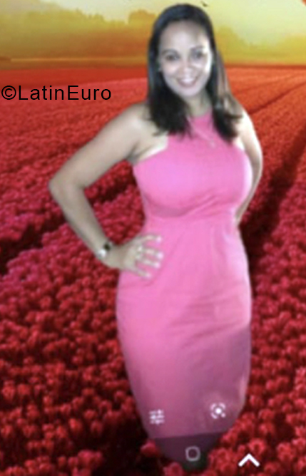 Date this stunning United States girl Kaliente from Los Angeles US21305
