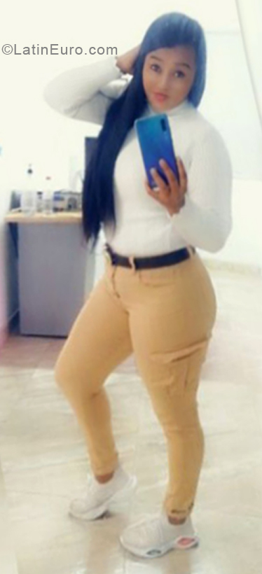 Date this hard body Colombia girl Nairoby from Bogota CO31797