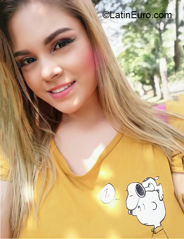 Date this sensual Colombia girl Valentina from Cali CO31292