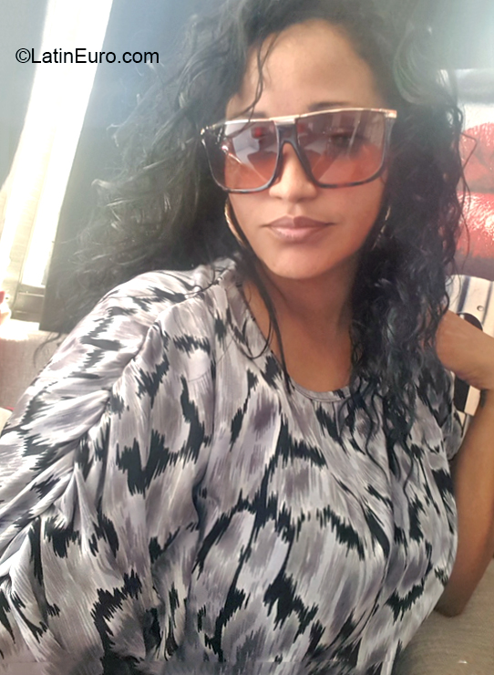 Date this beautiful Dominican Republic girl Rose from Santiago DO40180