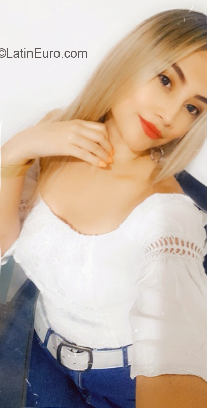 Date this foxy Colombia girl Luisa from Medellin CO30280