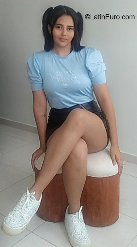 Date this nice looking Colombia girl Manuela from Pereira CO30285