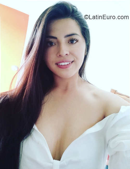 Date this athletic Colombia girl Paola from Bogota CO30299