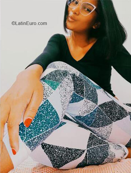 Date this sultry Colombia girl Yorlyany from Barranquilla CO30419