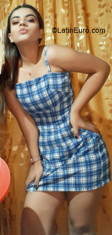 Date this pretty Venezuela girl Frankiee from Caracas VE3981