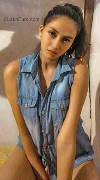 Date this good-looking Peru girl Brice from Iquitos PE1884