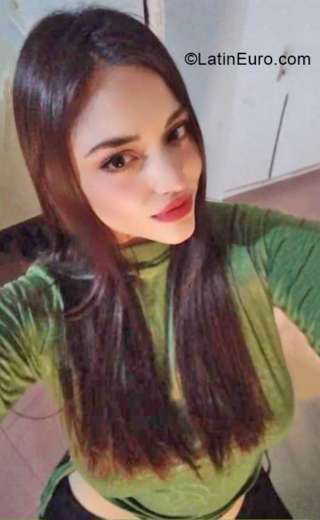 Date this sultry Argentina girl Yanina from La Rioja AR860
