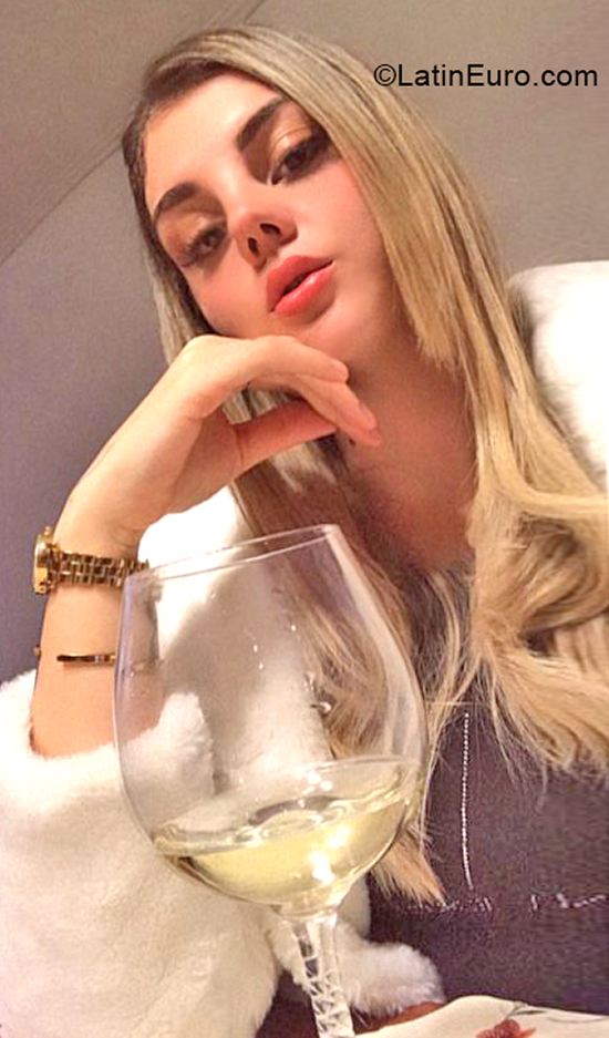 Date this good-looking United States girl Sabrina from Miami US21335