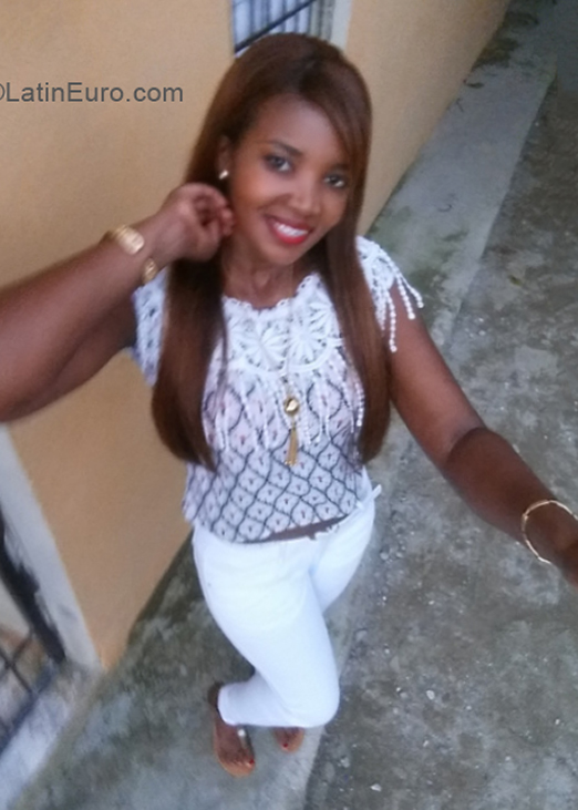 Date this stunning Dominican Republic girl Vianka from Santo Domingo DO39936