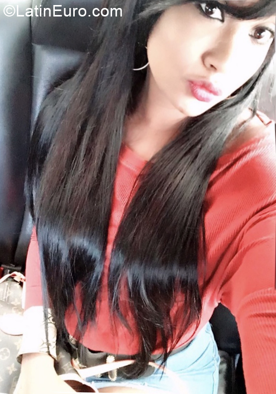 Date this pretty Dominican Republic girl Monic from Santo Domingo DO39950