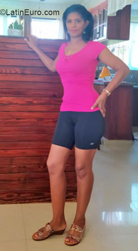 Date this gorgeous Dominican Republic girl Gladys from Santiago De Los Caballeros DO39971