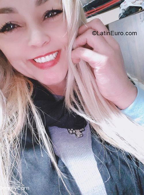 Date this hard body Argentina girl Aldana from Buenos Aires AR769