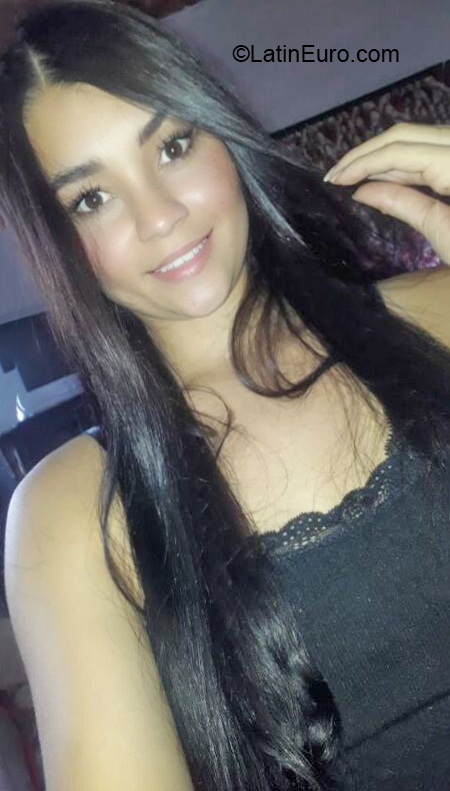 Date this exotic Colombia girl Paola from Pereira CO30516