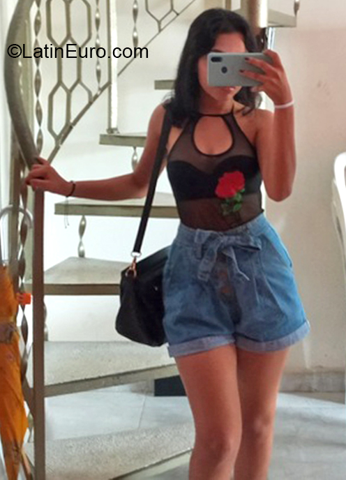 Date this tall Colombia girl Angie from Barranquilla CO30529