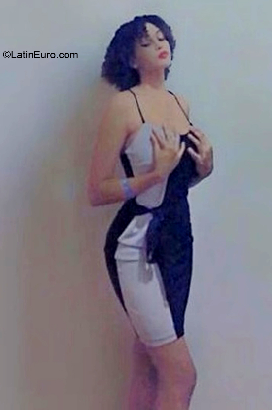 Date this exotic Dominican Republic girl Elianny from Santo Domingo DO39995