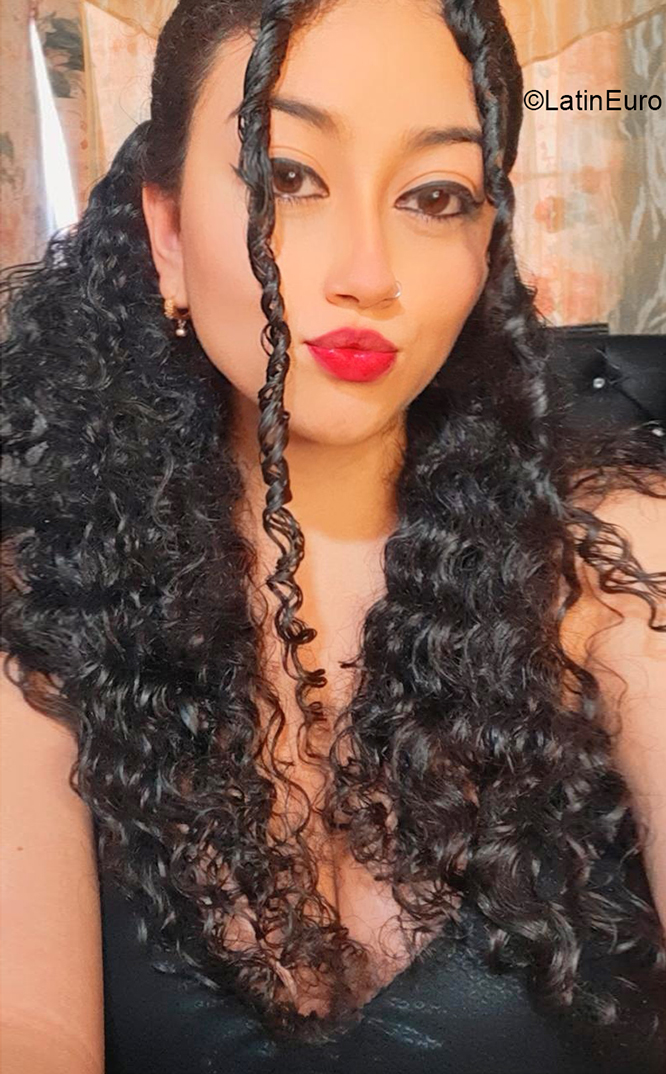 Date this nice looking Colombia girl Fernanda from Cali CO30564