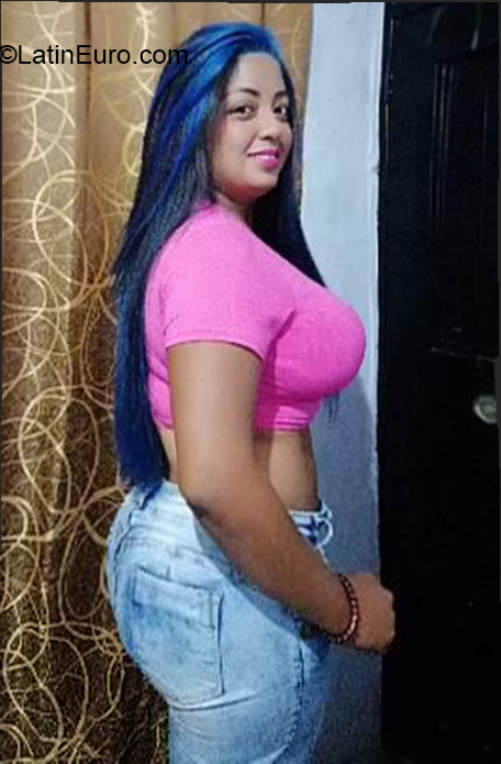 Date this good-looking Colombia girl Yessi from Buga CO30572