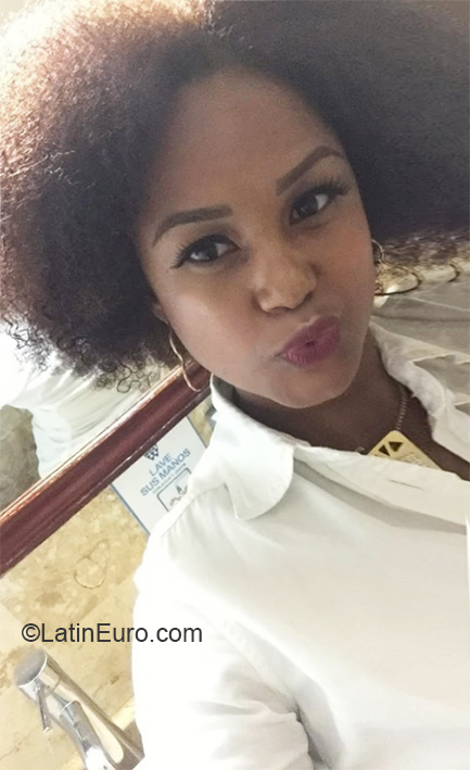 Date this exotic Dominican Republic girl Esther from Santo Domingo DO40019