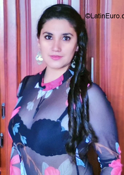 Date this stunning Ecuador girl Yoli from Quito EC835