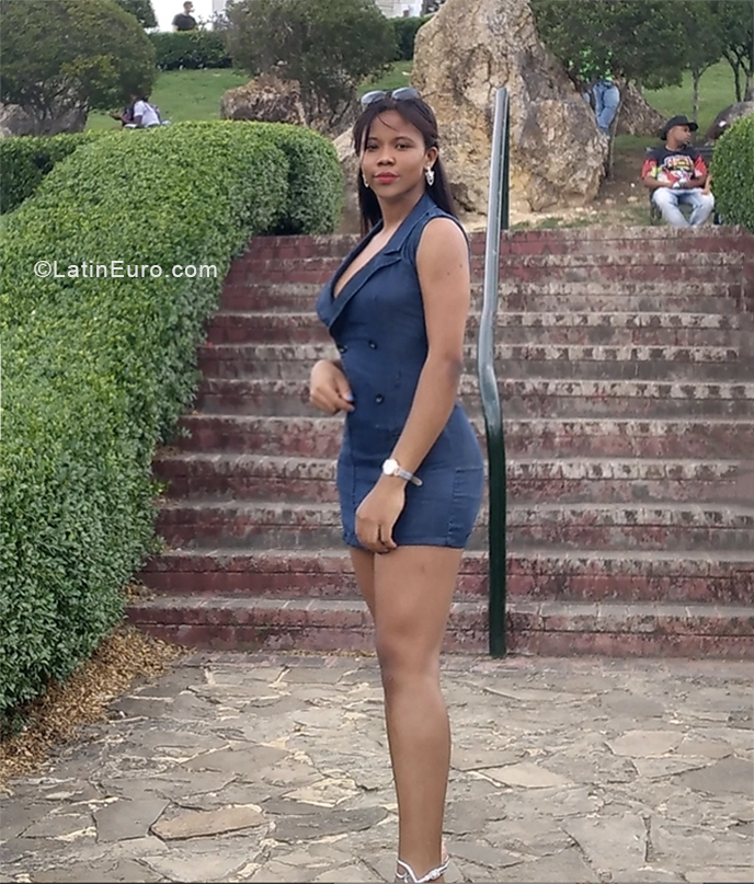 Date this charming Dominican Republic girl Franciery from Santiago DO40040