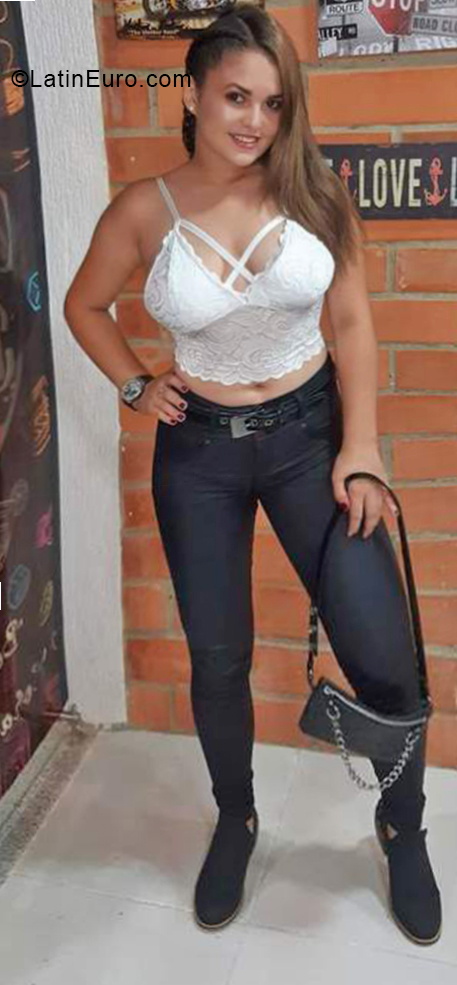 Date this georgeous Colombia girl Karoll from Cali CO30624