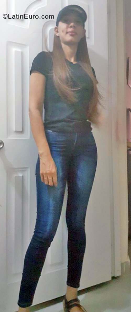 Date this sultry Dominican Republic girl Yanira from Santo Domingo DO40049