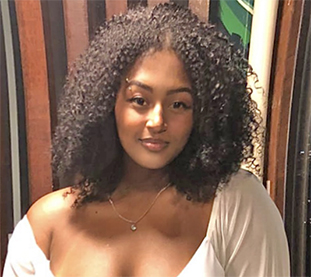 Date this charming Brazil girl Pamela from Rio de Janeiro BR11424