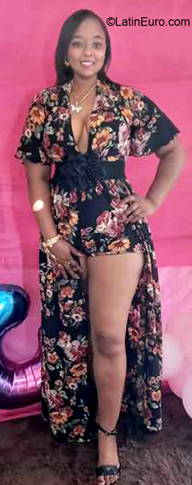 Date this tall Dominican Republic girl Aura from Santiago DO40069