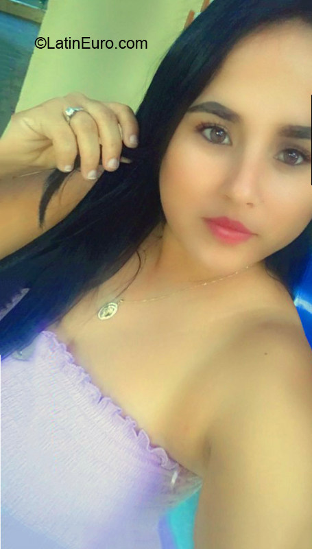 Date this delightful Dominican Republic girl Madelyne from Santiago DO40070